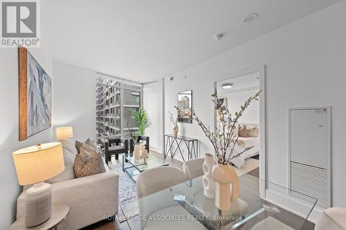 507 - 15 Merchants' Wharf, Toronto, ON - Indoor Photo Showing Living Room