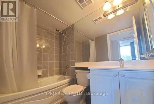 1926 - 80 Harrison Garden Boulevard, Toronto, ON - Indoor Photo Showing Bathroom