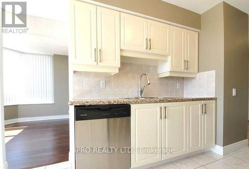 1926 - 80 Harrison Garden Boulevard, Toronto, ON - Indoor Photo Showing Kitchen