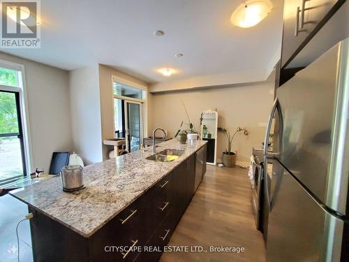 9 - 31 Florence Street, Toronto, ON - Indoor Photo Showing Kitchen With Double Sink With Upgraded Kitchen