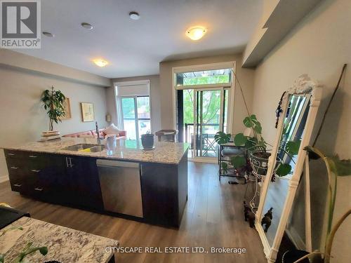 9 - 31 Florence Street, Toronto, ON - Indoor Photo Showing Kitchen With Double Sink With Upgraded Kitchen