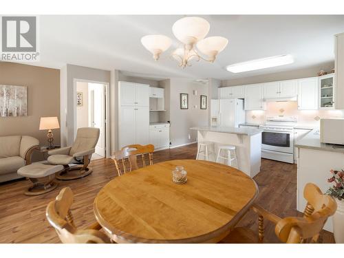 Open concept main living - 3788 Bird Place Unit# 145, Kelowna, BC - Indoor