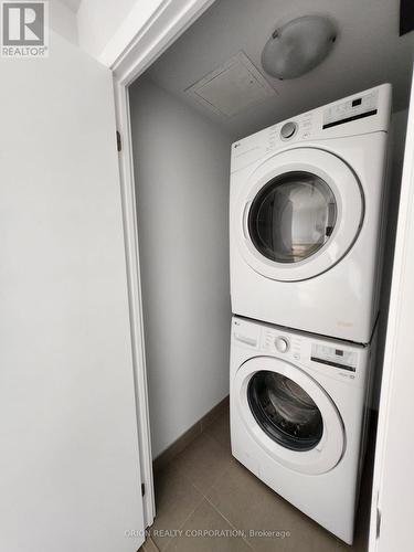 2711 - 4130 Parkside Village Drive, Mississauga, ON - Indoor Photo Showing Laundry Room