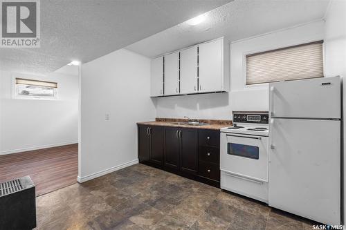 134 G Avenue N, Saskatoon, SK - Indoor Photo Showing Kitchen