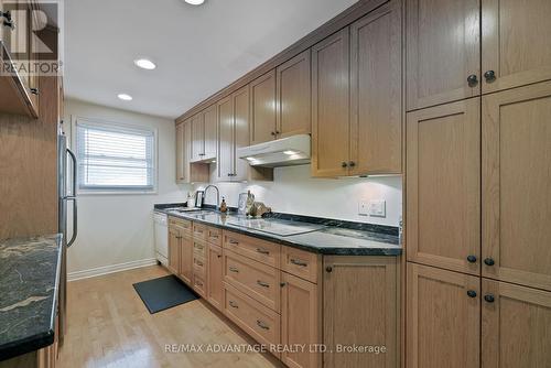 67 Dundee Court, London, ON - Indoor Photo Showing Kitchen