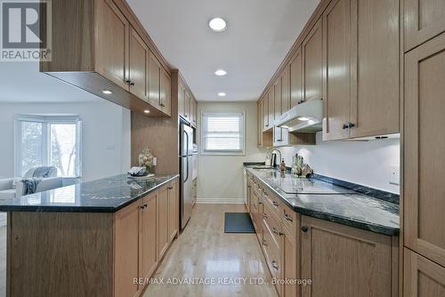 67 Dundee Court, London, ON - Indoor Photo Showing Kitchen