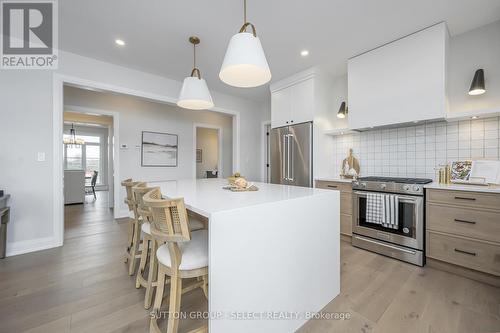 2202 Robbie'S Way, London, ON - Indoor Photo Showing Kitchen With Upgraded Kitchen