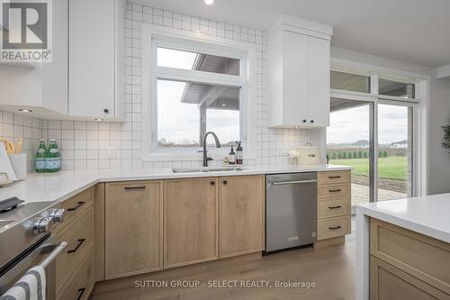 2202 Robbie'S Way, London, ON - Indoor Photo Showing Kitchen With Double Sink With Upgraded Kitchen