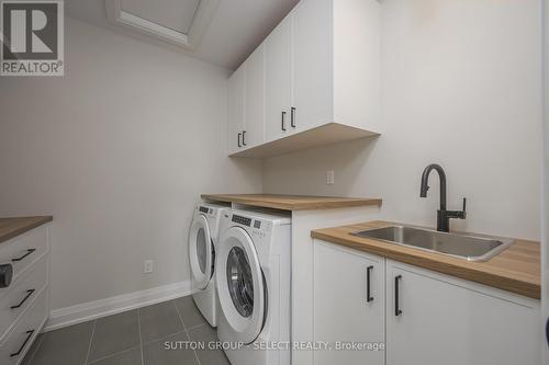 2202 Robbie'S Way, London, ON - Indoor Photo Showing Laundry Room