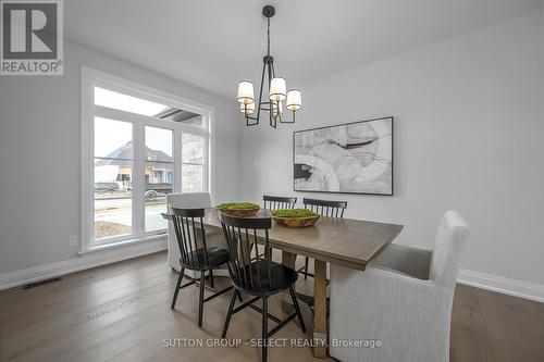 2202 Robbie'S Way, London, ON - Indoor Photo Showing Dining Room