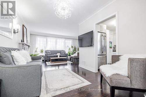 541 Lynett Crescent, Richmond Hill, ON - Indoor Photo Showing Living Room