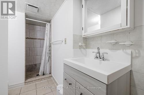 541 Lynett Crescent, Richmond Hill, ON - Indoor Photo Showing Bathroom