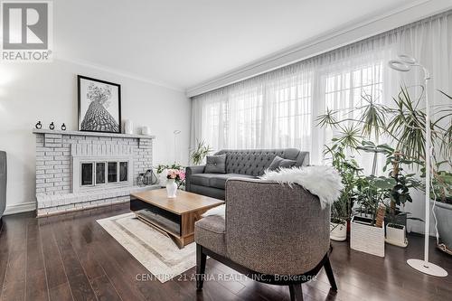 541 Lynett Crescent, Richmond Hill, ON - Indoor Photo Showing Living Room With Fireplace