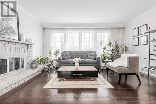 541 Lynett Crescent, Richmond Hill, ON - Indoor Photo Showing Living Room With Fireplace