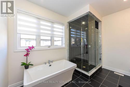 115 Threshing Mill Boulevard, Oakville, ON - Indoor Photo Showing Bathroom