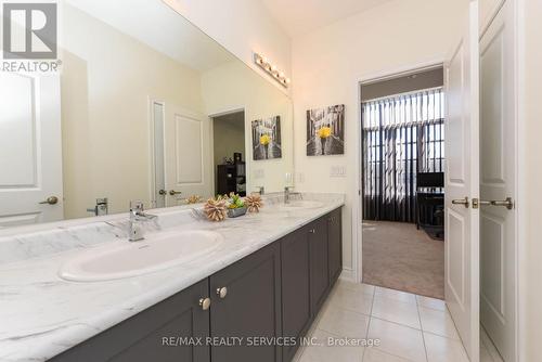 115 Threshing Mill Boulevard, Oakville, ON - Indoor Photo Showing Bathroom