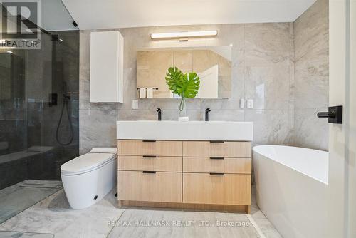 65 Lake Crescent, Toronto, ON - Indoor Photo Showing Bathroom