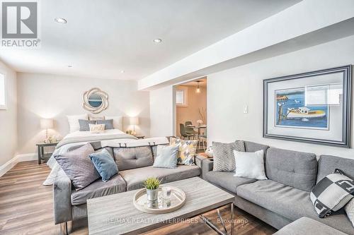 1330 Alexandra Avenue, Mississauga, ON - Indoor Photo Showing Living Room