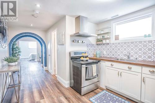 1330 Alexandra Avenue, Mississauga, ON - Indoor Photo Showing Kitchen