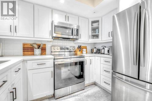 306 - 335 Webb Drive, Mississauga, ON - Indoor Photo Showing Kitchen