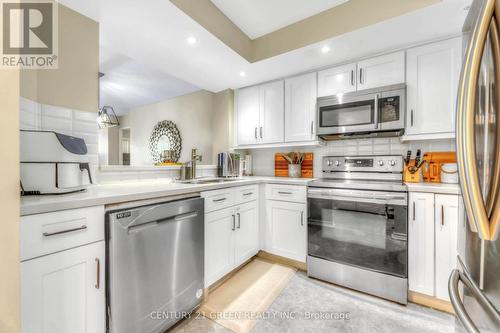 306 - 335 Webb Drive, Mississauga, ON - Indoor Photo Showing Kitchen