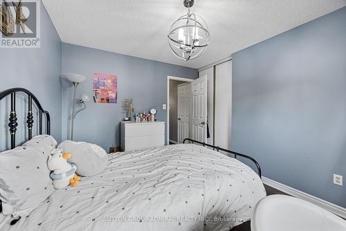 7144 Danton Promenade, Mississauga, ON - Indoor Photo Showing Bedroom