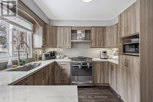 7144 Danton Promenade, Mississauga, ON - Indoor Photo Showing Kitchen