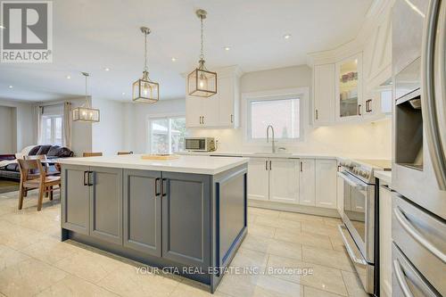 6361 Donway Drive, Mississauga, ON - Indoor Photo Showing Kitchen With Upgraded Kitchen