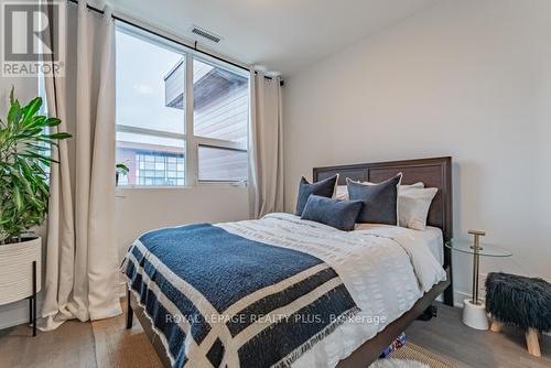 465 - 1575 Lakeshore Road W, Mississauga, ON - Indoor Photo Showing Bedroom