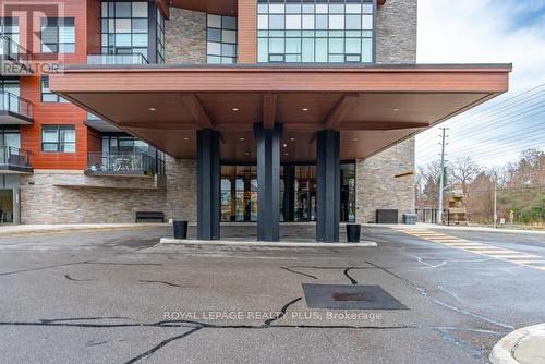 465 - 1575 Lakeshore Road W, Mississauga, ON - Outdoor With Balcony