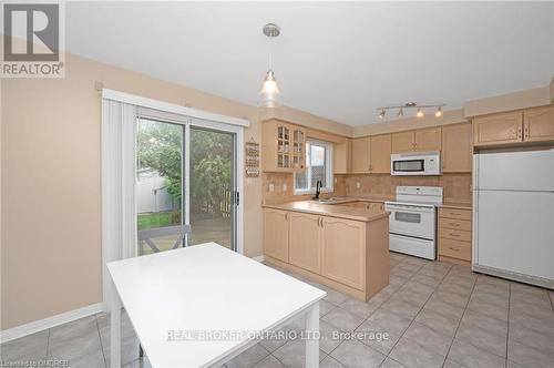 2189 Shorncliffe Boulevard, Oakville (West Oak Trails), ON - Indoor Photo Showing Kitchen