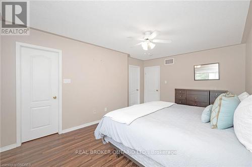 2189 Shorncliffe Boulevard, Oakville (1019 - Wm Westmount), ON - Indoor Photo Showing Bedroom