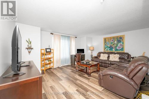 94 Rochefort Street, Kitchener, ON - Indoor Photo Showing Living Room