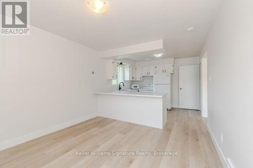 120 Beverly Street, Cambridge, ON - Indoor Photo Showing Kitchen