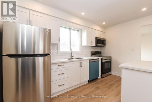 120 Beverly Street, Cambridge, ON - Indoor Photo Showing Kitchen