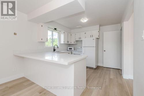 120 Beverly Street, Cambridge, ON - Indoor Photo Showing Kitchen