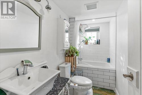 15 Newcastle Street, Minden Hills, ON - Indoor Photo Showing Bathroom