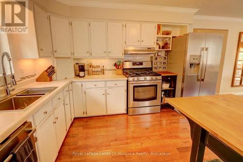 433 North Mary Lake Road, Huntsville (Brunel), ON - Indoor Photo Showing Kitchen With Double Sink