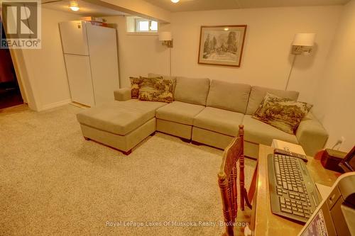 433 North Mary Lake Road, Huntsville (Brunel), ON - Indoor Photo Showing Living Room