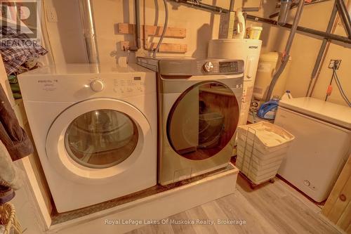 433 North Mary Lake Road, Huntsville (Brunel), ON - Indoor Photo Showing Laundry Room