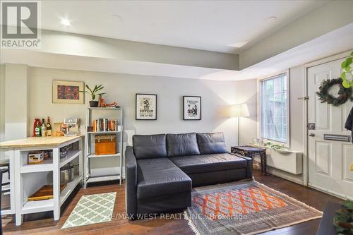 31 - 11 Niagara Street, Toronto, ON - Indoor Photo Showing Living Room