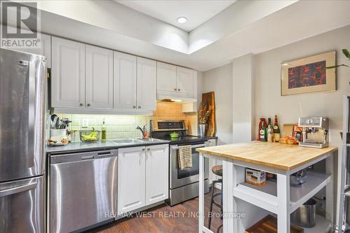 31 - 11 Niagara Street, Toronto, ON - Indoor Photo Showing Kitchen With Double Sink