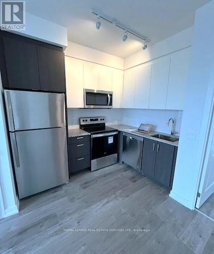 518 - 1010 Dundas Street E, Whitby, ON - Indoor Photo Showing Kitchen With Stainless Steel Kitchen