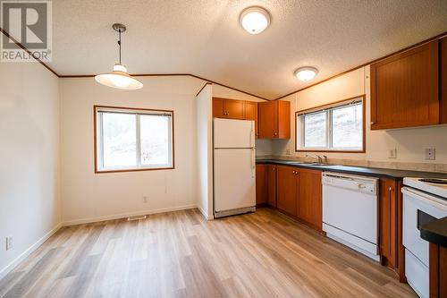 1675 Ladner Road, Kamloops, BC - Indoor Photo Showing Kitchen