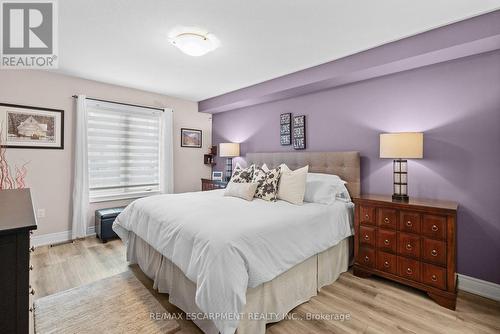 8 Burgundy Grove, Hamilton, ON - Indoor Photo Showing Bedroom