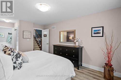 8 Burgundy Grove, Hamilton, ON - Indoor Photo Showing Bedroom