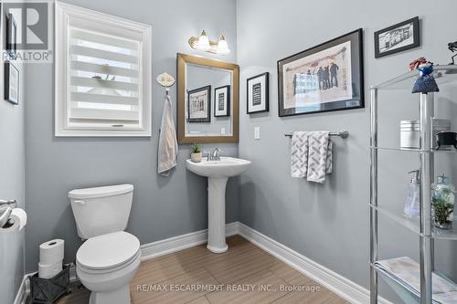 8 Burgundy Grove, Hamilton, ON - Indoor Photo Showing Bathroom