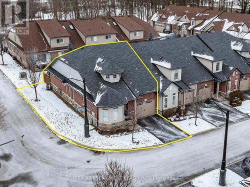 8 Burgundy Grove, Hamilton, ON - Outdoor With Facade