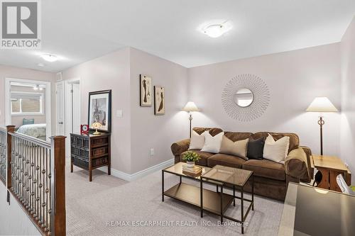 8 Burgundy Grove, Hamilton, ON - Indoor Photo Showing Living Room