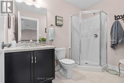 8 Burgundy Grove, Hamilton, ON - Indoor Photo Showing Bathroom